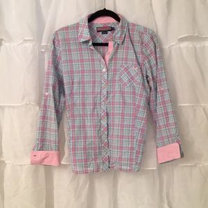 Super cute vineyard vines convertible button down
